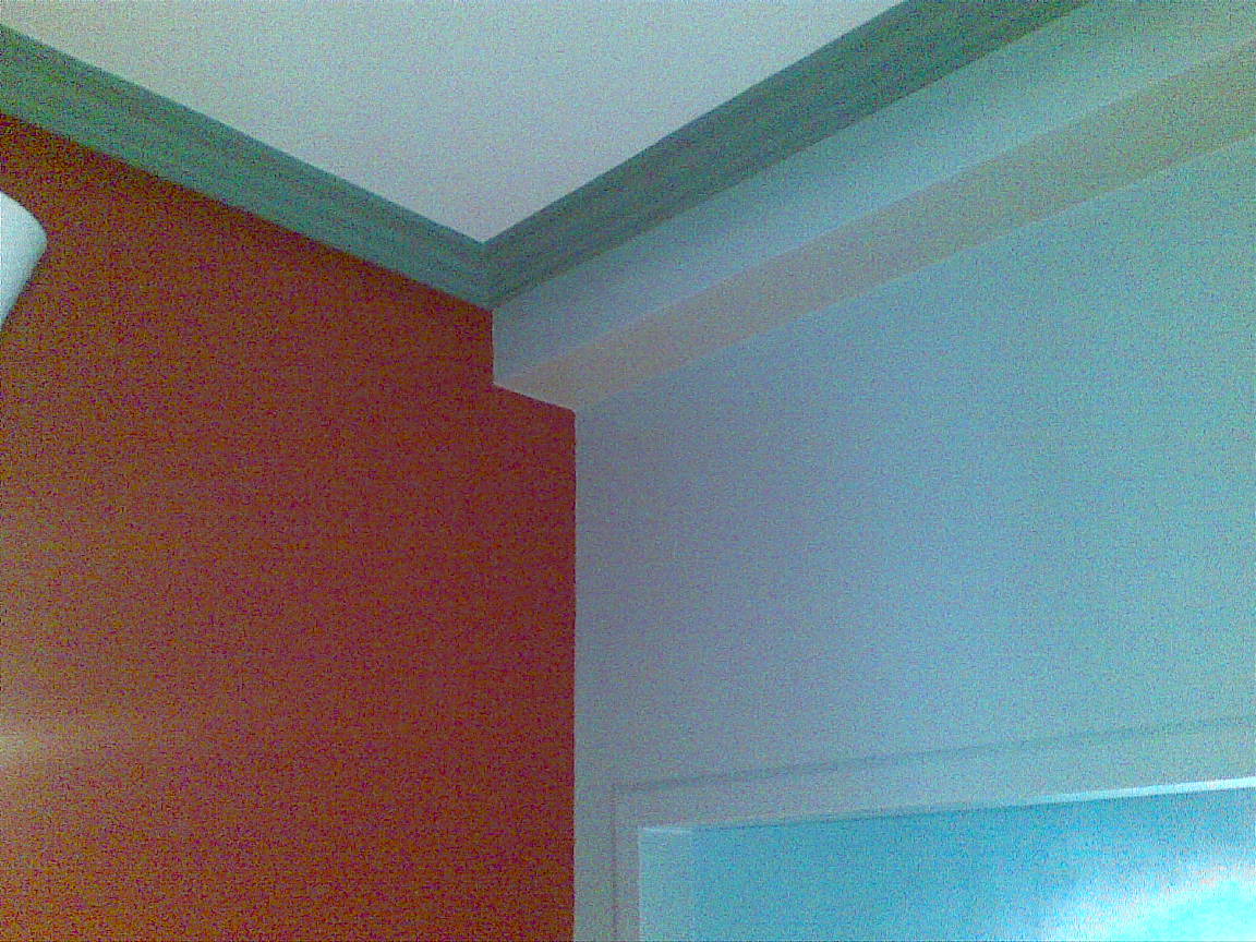 Salon plastico color gris claro y rojo